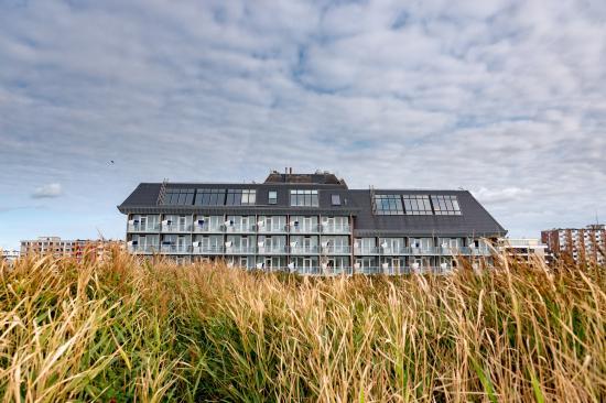 Die Außenansicht des Strandhotels Wyn von Arcona auf Sylt.